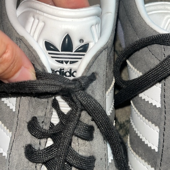 Adidas men’s Gazelle Sneakers size 8 - Picture 5 of 9